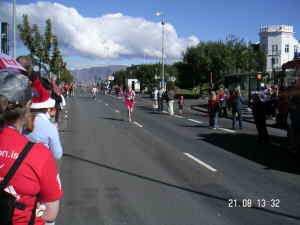 auf der Zielgeraden beim Reykjavík Marathon 2004