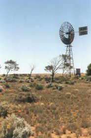 typische Windmill im Outback