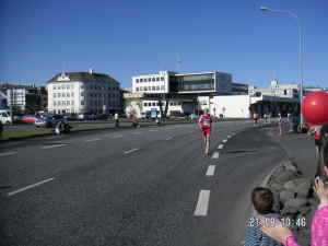 bei km 10 beim Reykjavík Marathon 2004