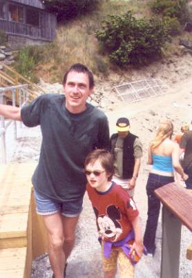 Der liebe Vati mit Lotta nach dem Bungy Jump von der Kawarau Bridge